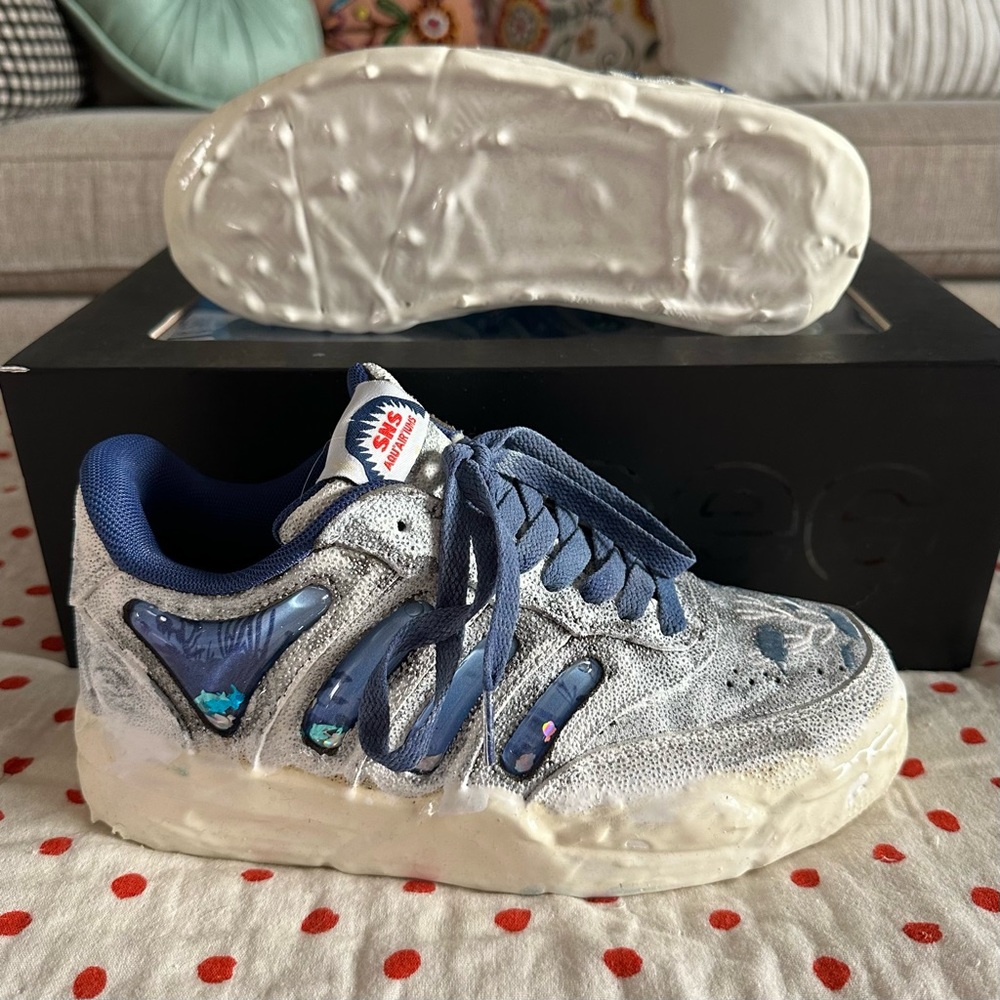 rare esenes arctic aquairium hand-treated sneakers / size 8.5